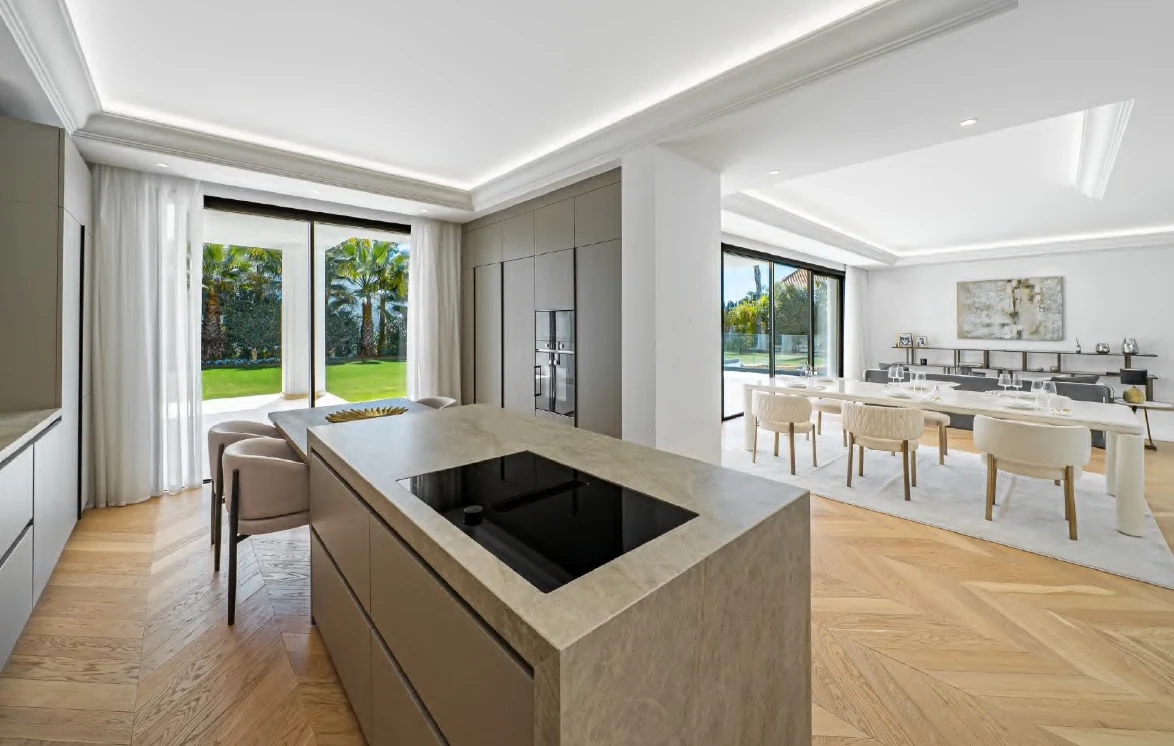 Villa Las Lomas kitchen and dining area